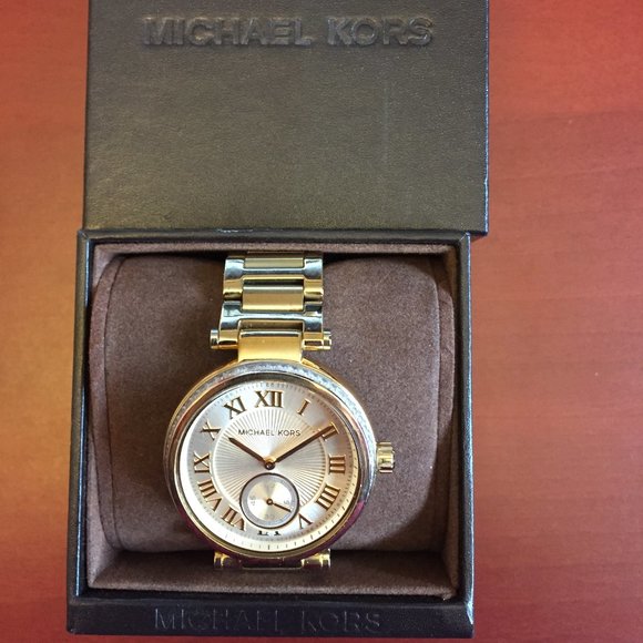 NIB - Silver Satin Dress pumps - Size 10 - Picture 2 of 8